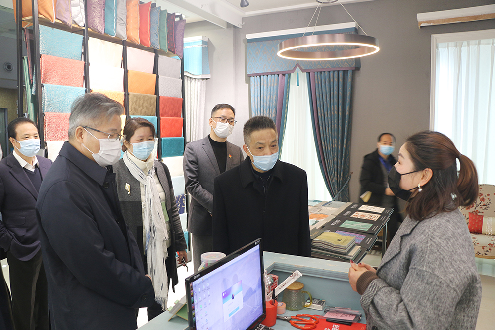 2020年2月，浙江省市场监督管理局局长冯水华在海宁市委副书记、市长曹国良等陪同下考察指导家纺城防疫及复商复市工作.jpg
